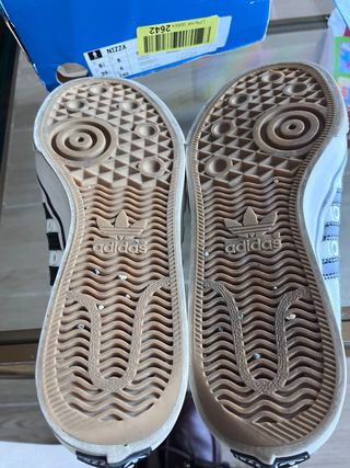 Zapatillas Adidas Blancas y Negras