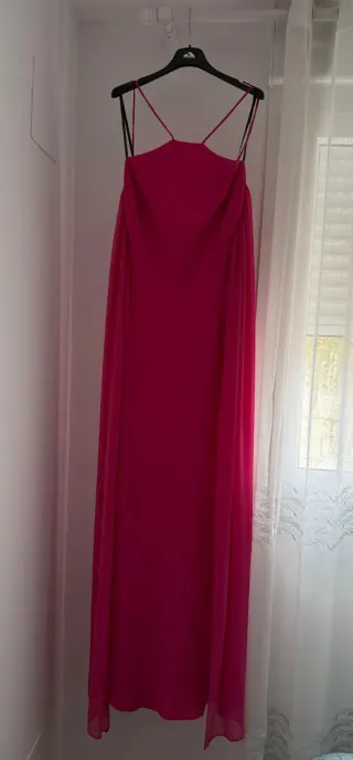 Elegante vestido largo rosa escote espalda