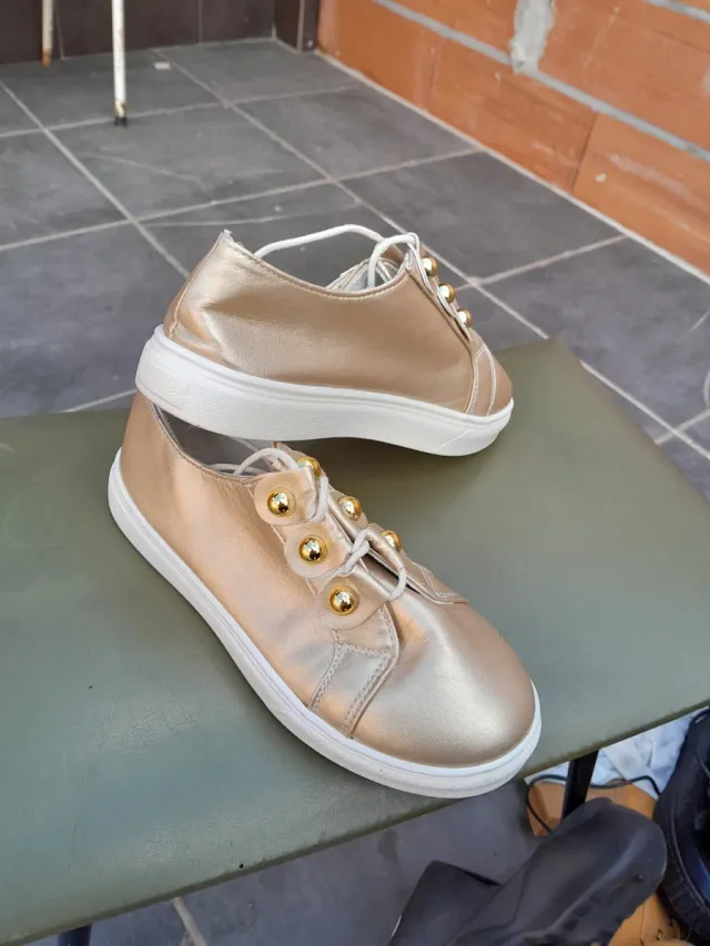 Zapatillas doradas mujer