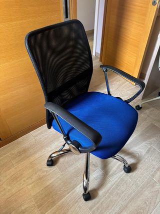 Silla de estudio ergonómica azul y negra