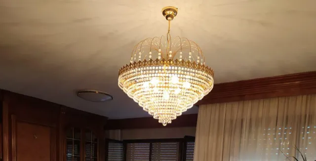 Lámpara de cristal de roca dorada