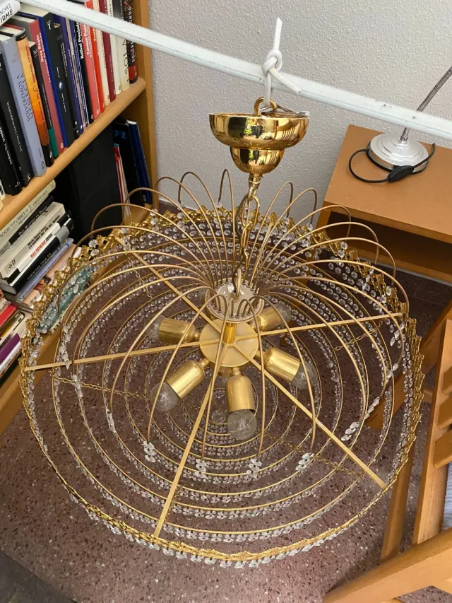 Lámpara de cristal de roca dorada