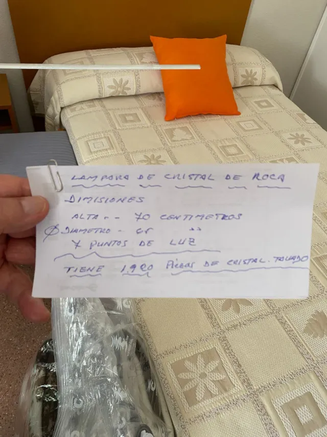 Lámpara de cristal de roca dorada