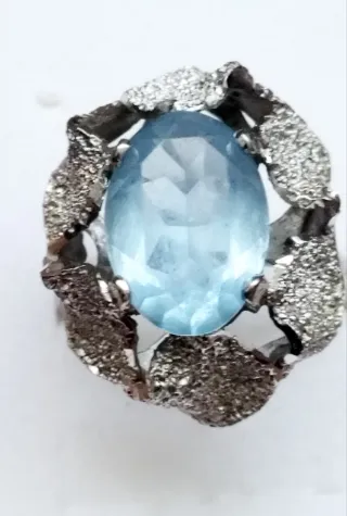 Anillo Oro Blanco 9k con Aguamarina