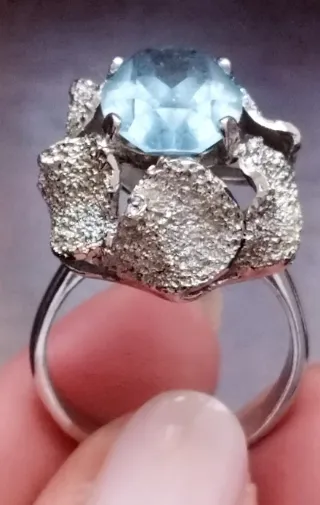 Anillo Oro Blanco 9k con Aguamarina