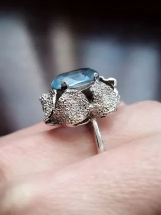 Anillo Oro Blanco 9k con Aguamarina