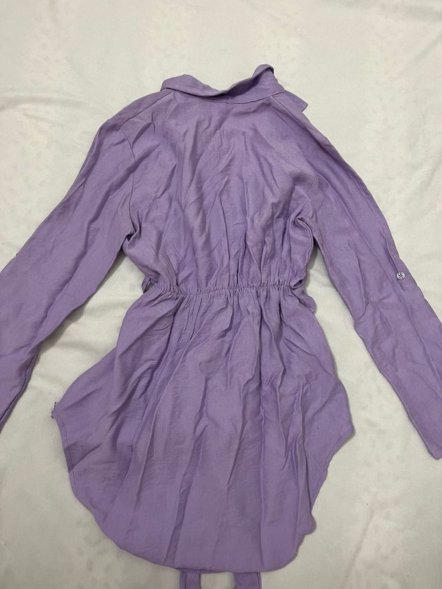Blusa morada larga con cinturón