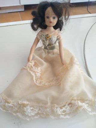 Muñeca vintage porcelana vestido encaje