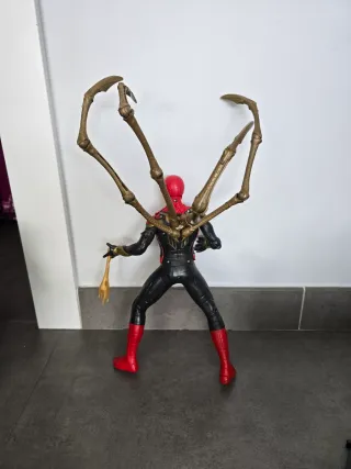 Figura Spiderman con Accesorios