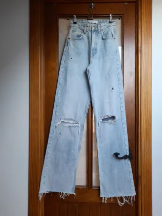 Pantalón recto ZARA rotos Talla XS
