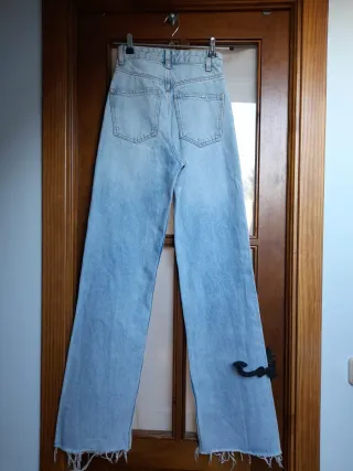 Pantalón recto ZARA rotos Talla XS