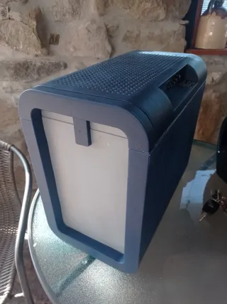 Nevera-Refrigerador portátil con radio incorporada
