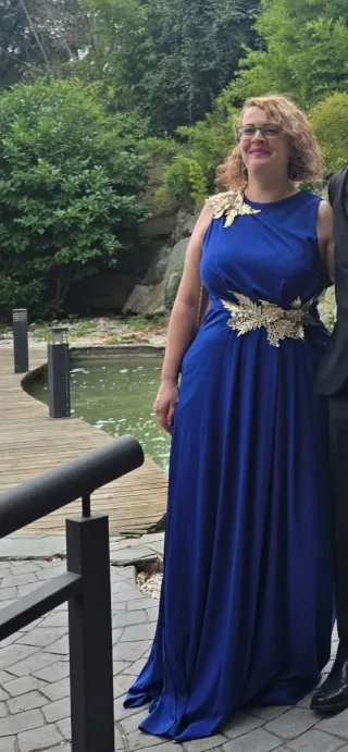 Vestido estilo griego azul y dorado