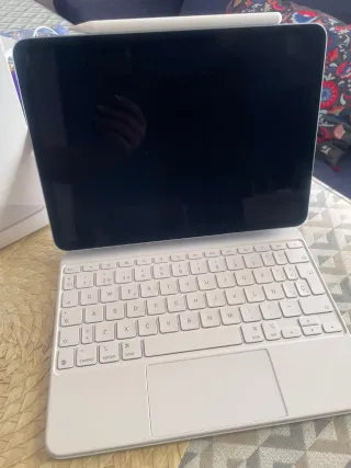 iPad Air 11 128GB + Teclado + Lápiz+ cable cargad