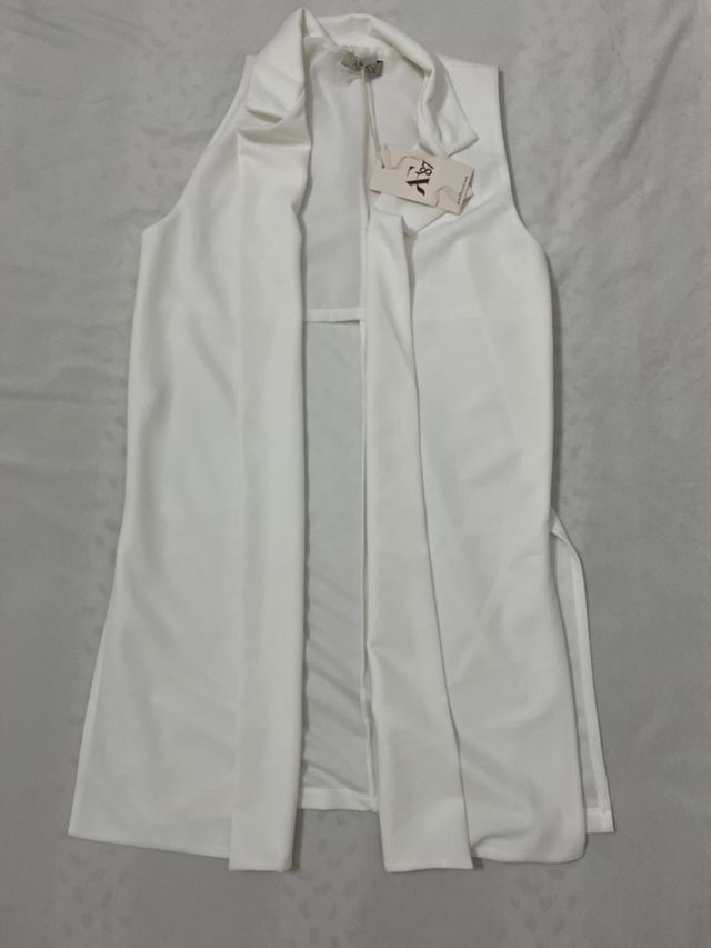 Blazer larga blanca sin mangas