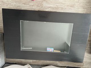 Mueble de salón negro con vitrina, mesa comedor...