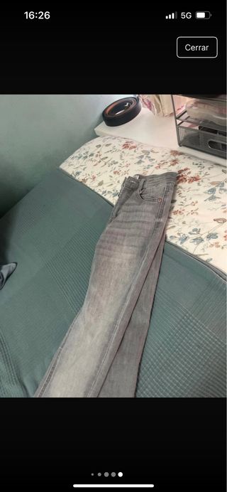 Pantalones vaqueros grises