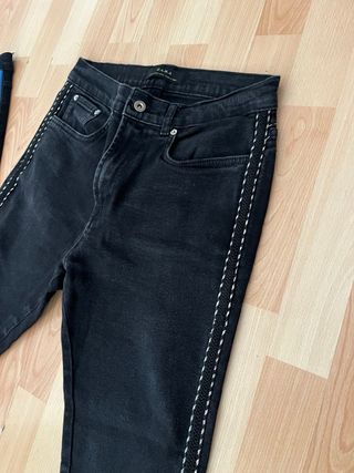 Pantalones ZARA negros con detalles