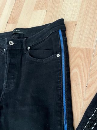 Pantalones ZARA negros con detalles