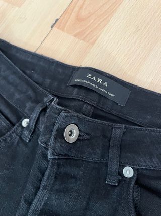 Pantalones ZARA negros con detalles
