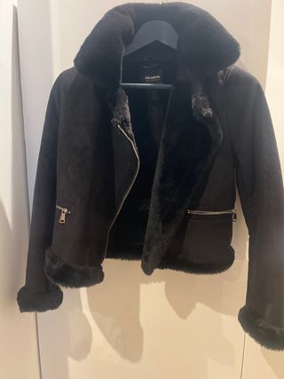 Chaqueta PULL&BEAR efecto ante negra
