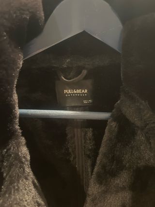 Chaqueta PULL&BEAR efecto ante negra