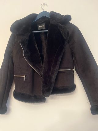 Chaqueta PULL&BEAR efecto ante negra