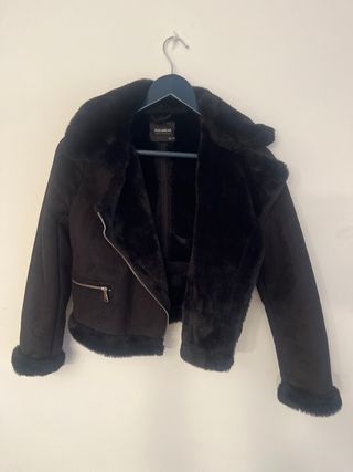 Chaqueta PULL&BEAR efecto ante negra