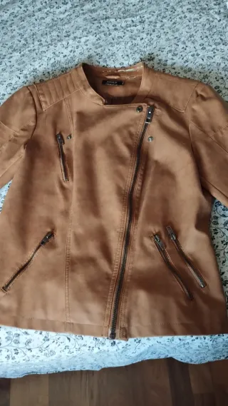 Chaqueta efecto piel marrón