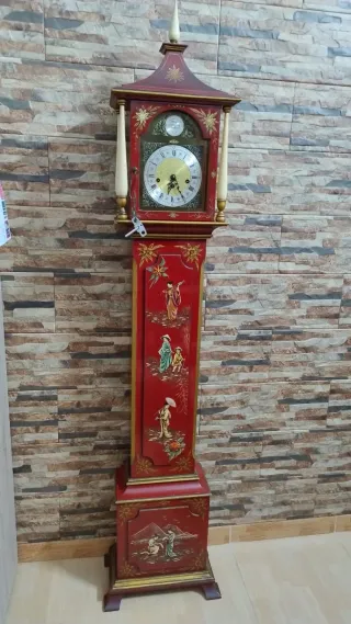 Reloj de pie japonés rojo