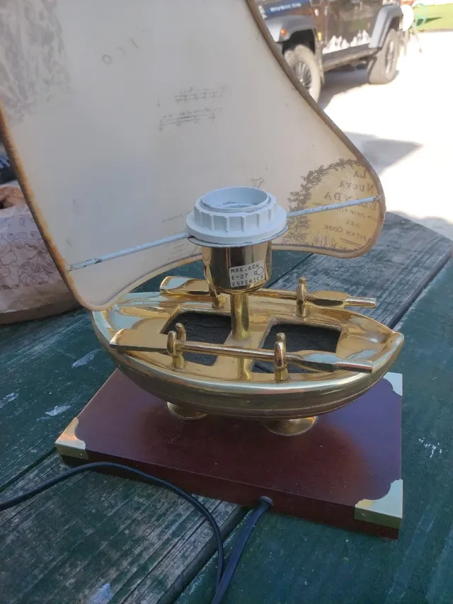 Lámpara de mesa velero mapa