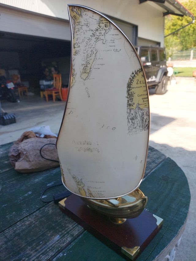 Lámpara de mesa velero mapa