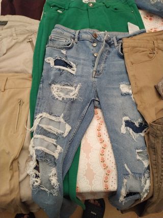 Pantalones vaqueros Zara y Mango mujer