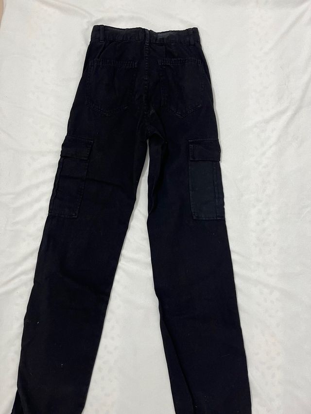 Pantalón cargo negro