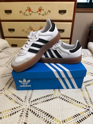 Zapatillas Adidas Samba W Blancas y Negras