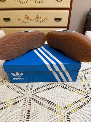 Zapatillas Adidas Samba W Blancas y Negras