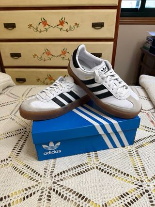 Zapatillas Adidas Samba W Blancas y Negras