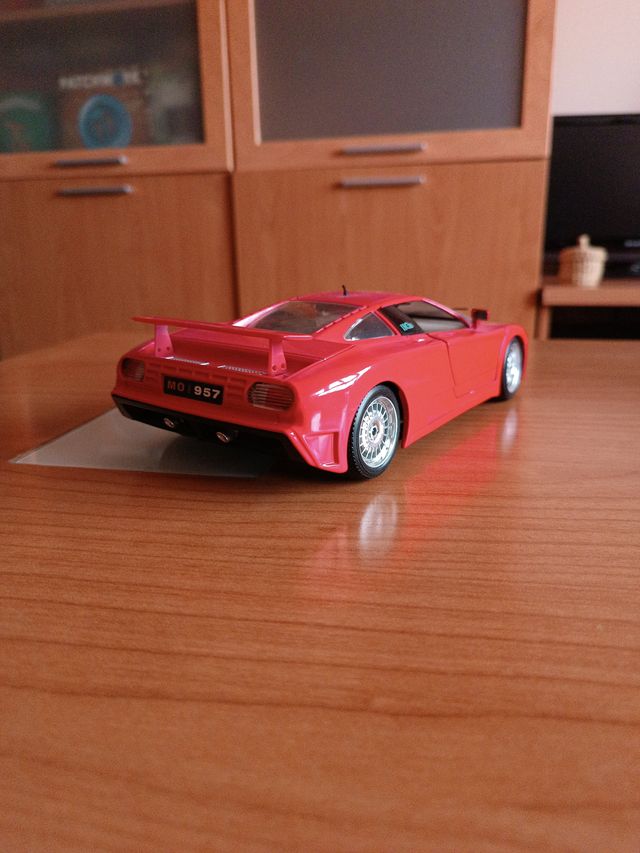 Bugatti EB110 Bburago 1/18 Rojo