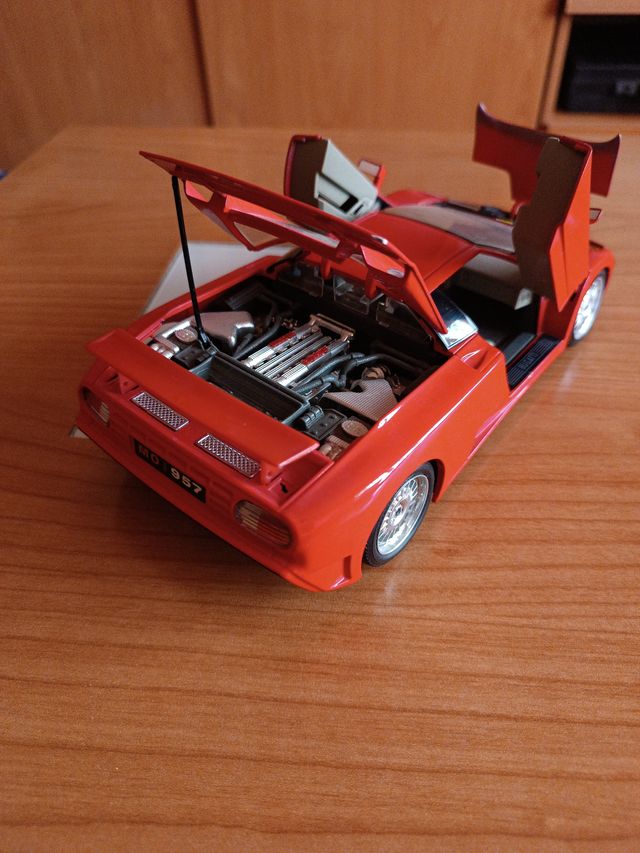 Bugatti EB110 Bburago 1/18 Rojo