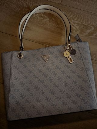 Bolso Guess Beige y Gris