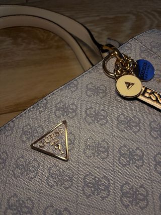 Bolso Guess Beige y Gris