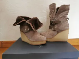 Botas cuña ante con borrego