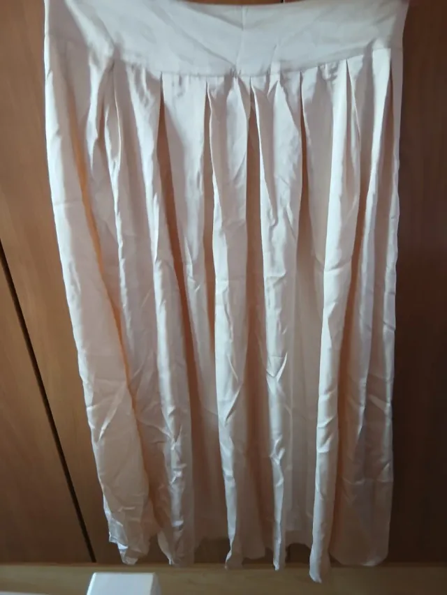 Falda beige plisada SIN ESTRENAR