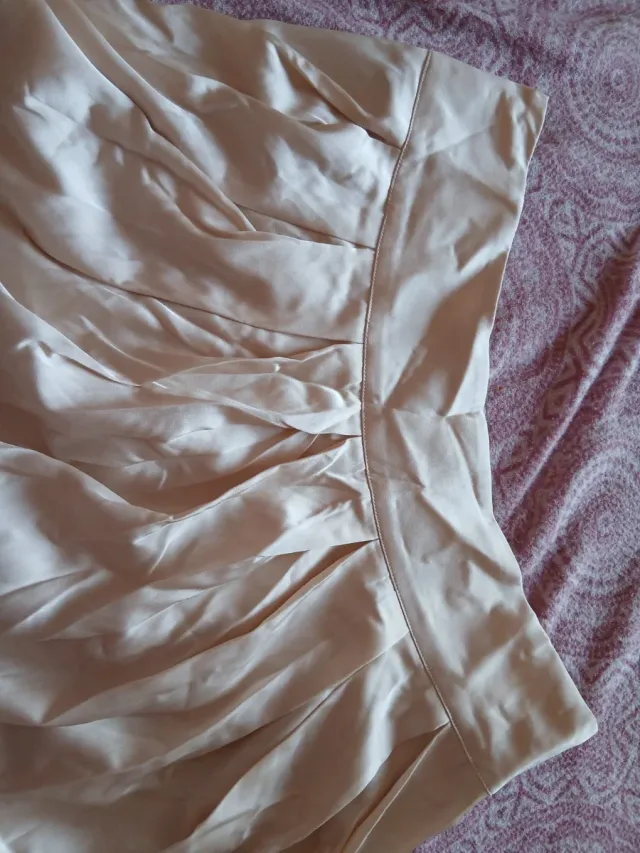 Falda beige plisada SIN ESTRENAR