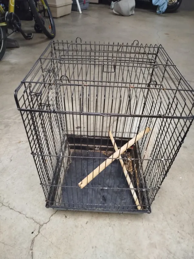 Jaula para pájaros negra