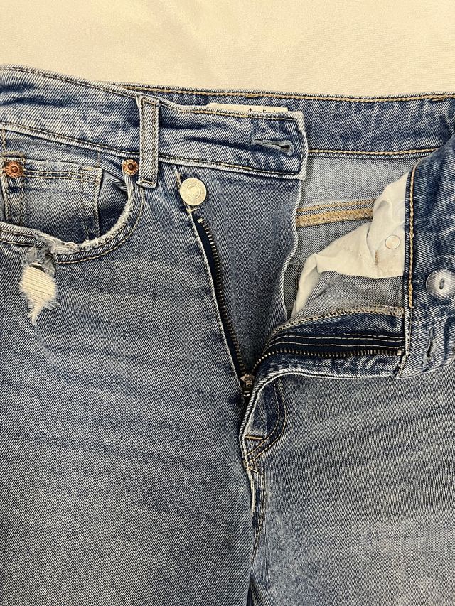 Pantalón vaquero recto desgarrado