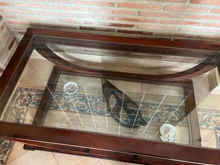 Mesa de centro grande de madera y cristal