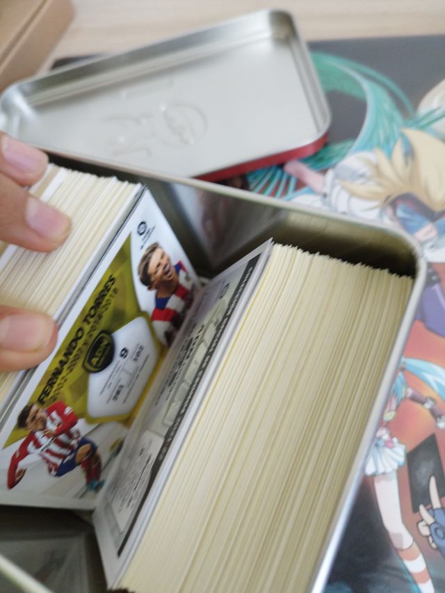 Caja metálica cromos Liga 21/22