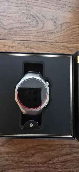 Orologio Huawei GT 5 Pro in titanio