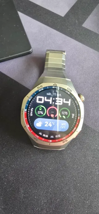 Orologio Huawei GT 5 Pro in titanio